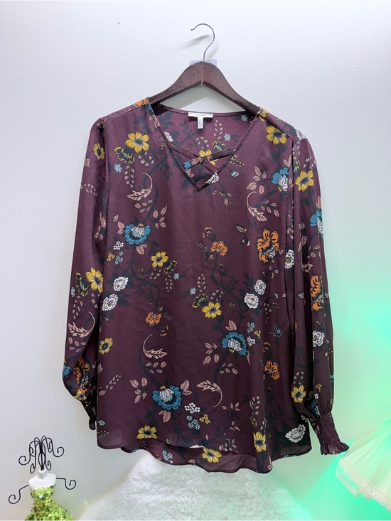 Maurices Tops - Floral V-Neck Blouse Rich Plum w/ Ruffled Cuffs Light Weight Summer Dressy Top 💝